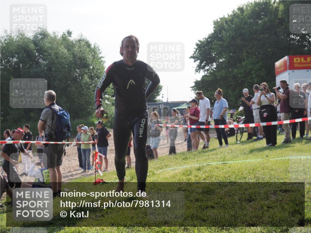 15.06.2025 - 27. Vierlanden-Triathlon KatJ http://msf.ph/oto/7981314 15.06.2025 08:46:02 Schwimmen 13, 106, 134, 142, 150, 152 meine-sportfotos.de