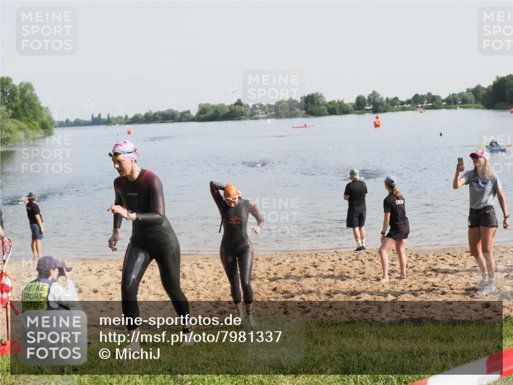 21.06.2025 - 27. Vierlanden-Triathlon MichiJ http://msf.ph/oto/7981337 15.06.2026 09:02:45 Schwimmen 200, 210, 223 meine-sportfotos.de