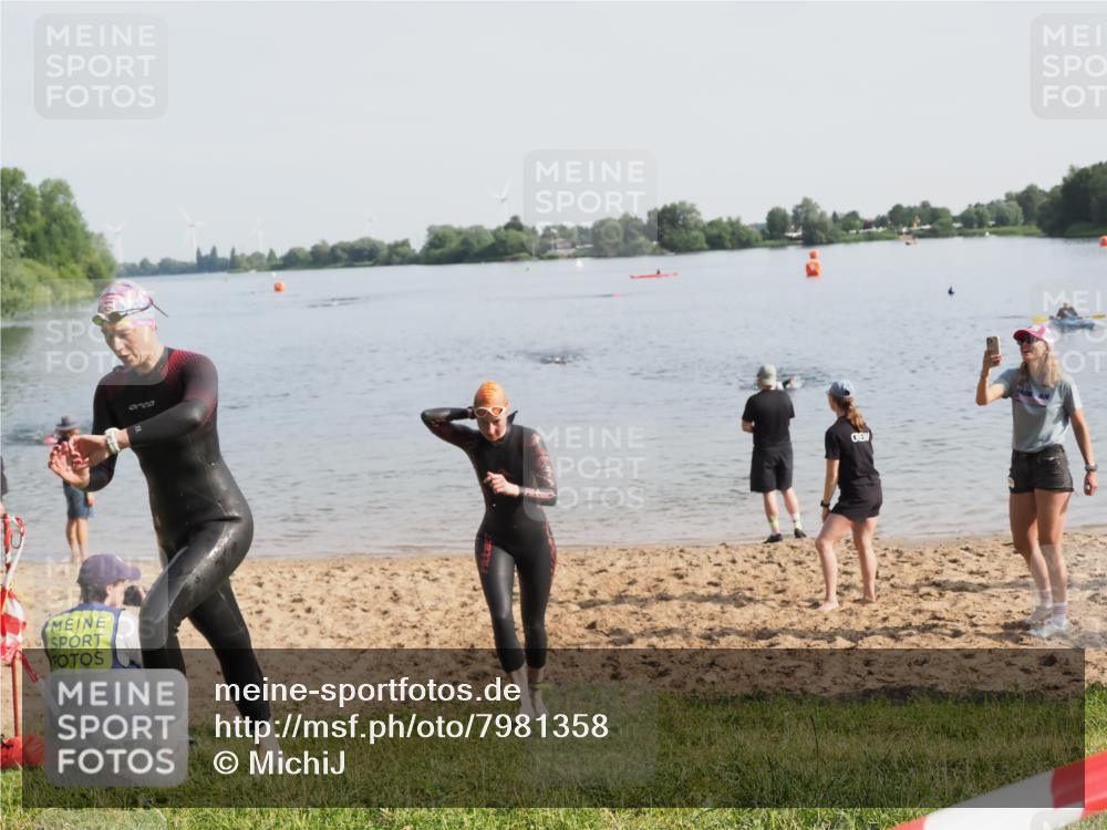 21.06.2025 - 27. Vierlanden-Triathlon MichiJ http://msf.ph/oto/7981358 15.06.2026 09:02:45 Schwimmen 200, 210, 223 meine-sportfotos.de