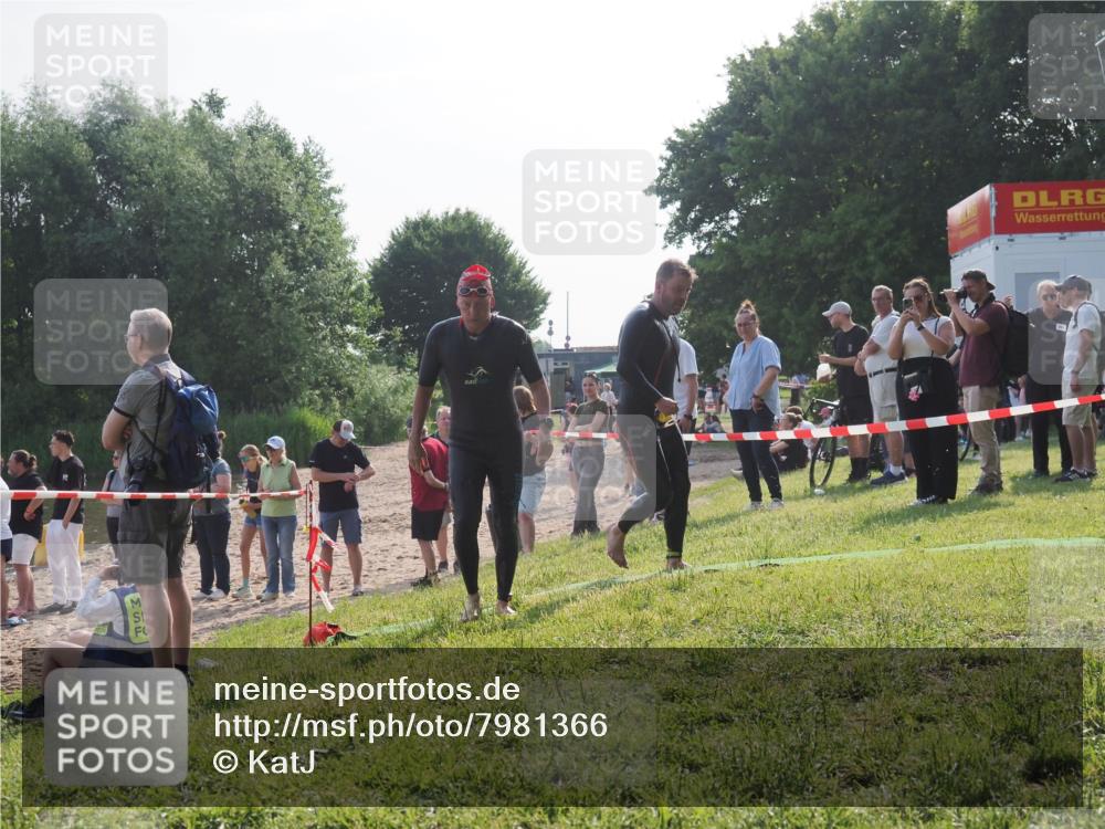 15.06.2025 - 27. Vierlanden-Triathlon KatJ http://msf.ph/oto/7981366 15.06.2025 08:46:06 Schwimmen 106, 134, 142, 152, 194 meine-sportfotos.de