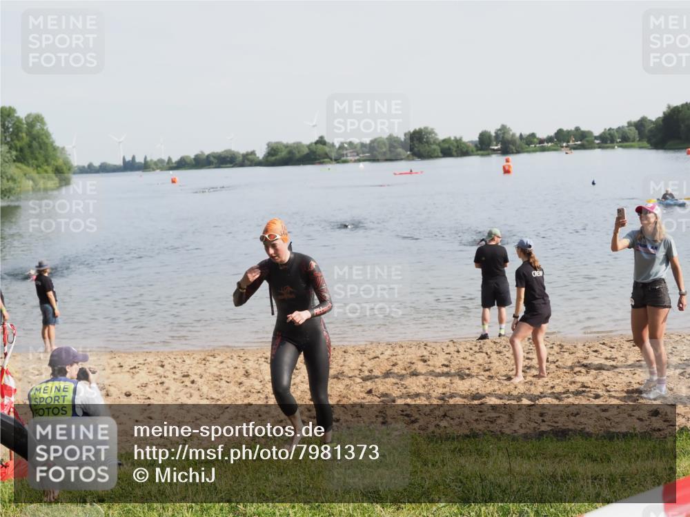 21.06.2025 - 27. Vierlanden-Triathlon MichiJ http://msf.ph/oto/7981373 15.06.2026 09:02:46 Schwimmen 200, 210, 223 meine-sportfotos.de