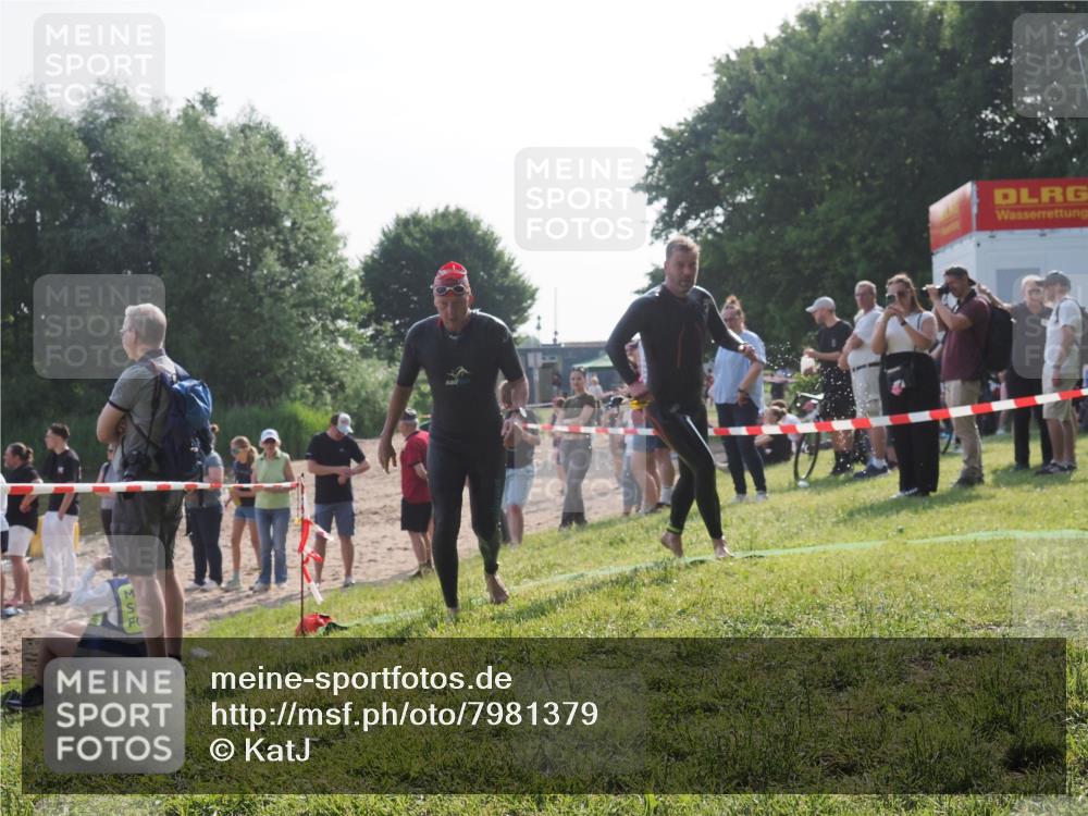15.06.2025 - 27. Vierlanden-Triathlon KatJ http://msf.ph/oto/7981379 15.06.2025 08:46:06 Schwimmen 106, 134, 142, 152, 194 meine-sportfotos.de