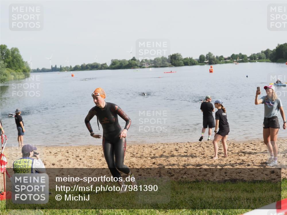 21.06.2025 - 27. Vierlanden-Triathlon MichiJ http://msf.ph/oto/7981390 15.06.2026 09:02:46 Schwimmen 200, 210, 223 meine-sportfotos.de