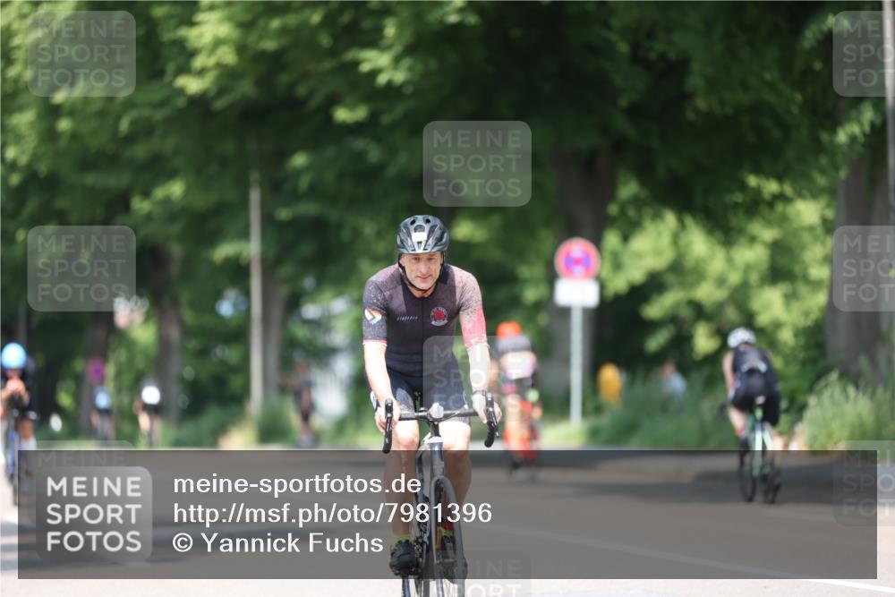 15.06.2025 - 7 Türme Triathlon Yannick Fuchs http://msf.ph/oto/7981396 15.06.2025 12:49:36 Radfahren 261, 366, 462, 638, 671 meine-sportfotos.de