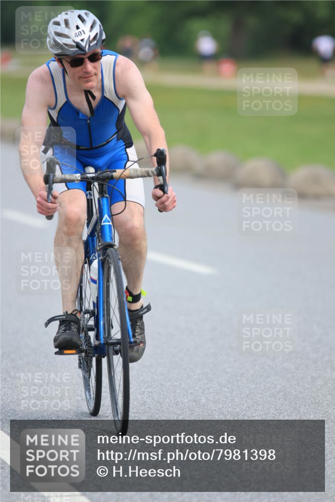 15.06.2025 - 27. Vierlanden-Triathlon H.Heesch http://msf.ph/oto/7981398 15.06.2025 10:47:37 Radfahren 228, 401, 402, 414 meine-sportfotos.de