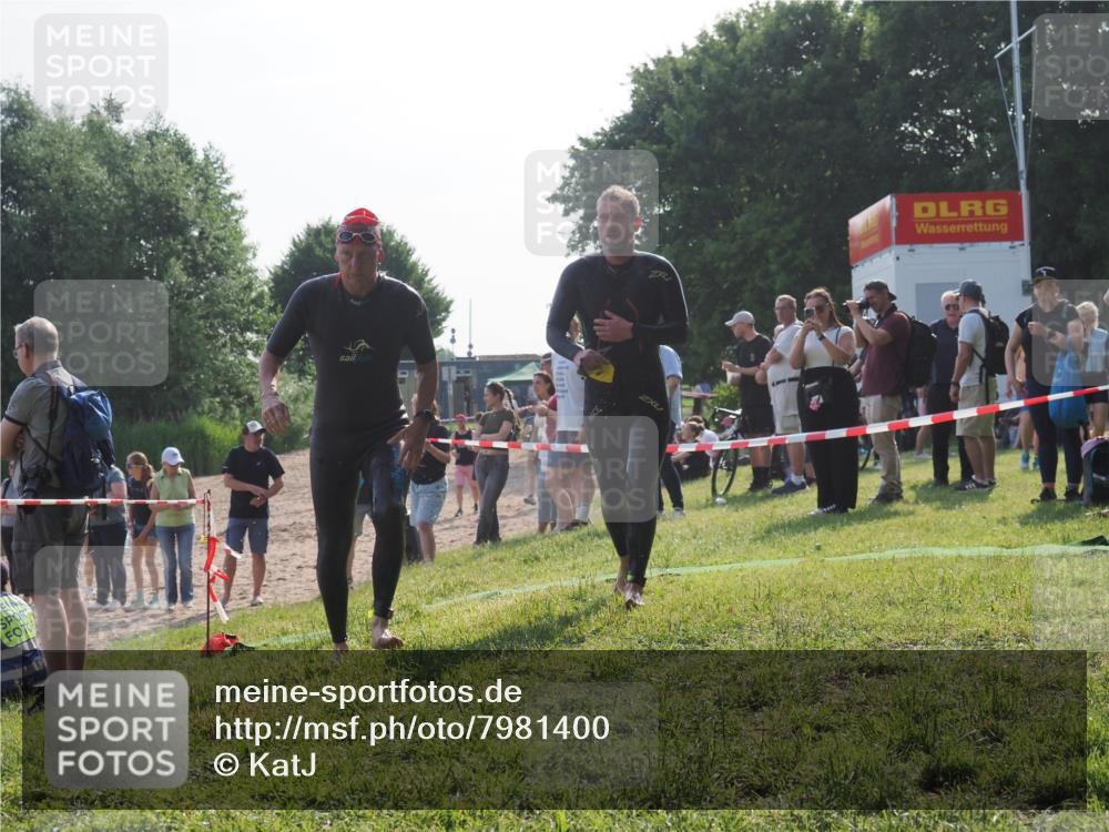 15.06.2025 - 27. Vierlanden-Triathlon KatJ http://msf.ph/oto/7981400 15.06.2025 08:46:07 Schwimmen 134, 142, 152, 194 meine-sportfotos.de