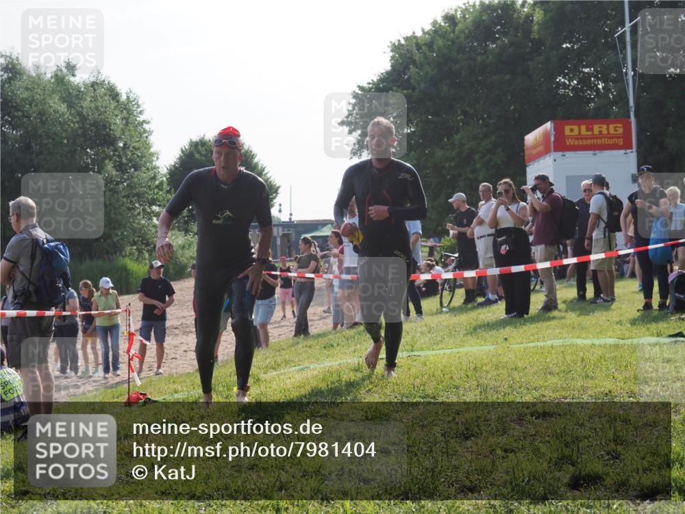 15.06.2025 - 27. Vierlanden-Triathlon KatJ http://msf.ph/oto/7981404 15.06.2025 08:46:07 Schwimmen 134, 142, 152, 194 meine-sportfotos.de