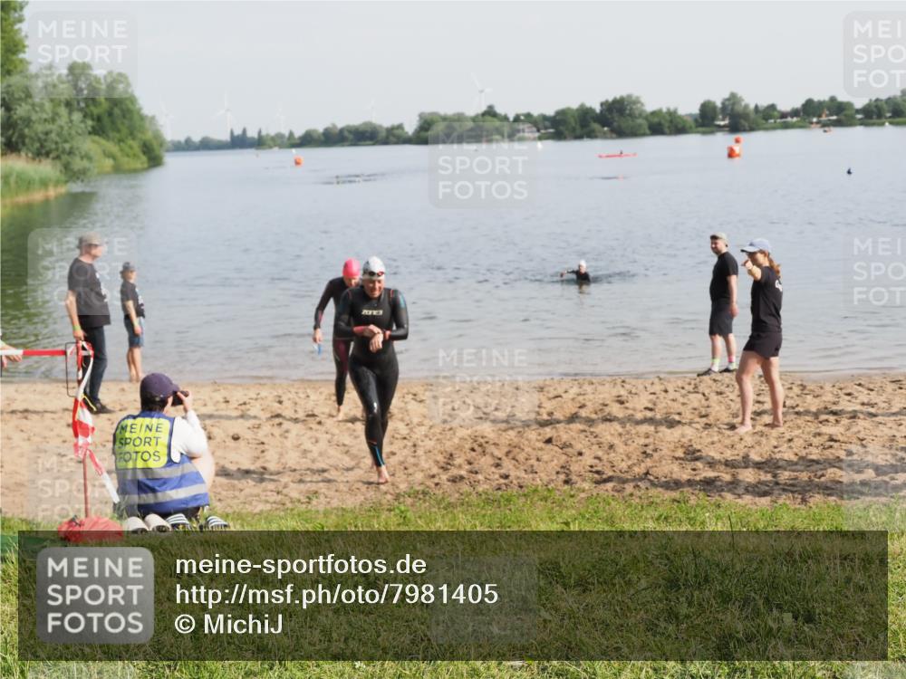 21.06.2025 - 27. Vierlanden-Triathlon MichiJ http://msf.ph/oto/7981405 15.06.2026 09:03:08 Schwimmen 219, 248 meine-sportfotos.de