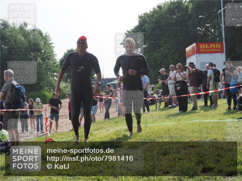 15.06.2025 - 27. Vierlanden-Triathlon KatJ http://msf.ph/oto/7981416 15.06.2025 08:46:08 Schwimmen 134, 142, 152, 194 meine-sportfotos.de