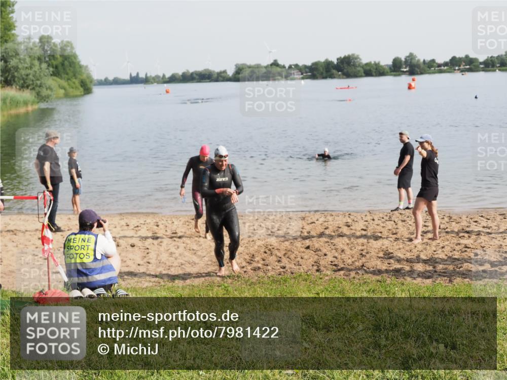 21.06.2025 - 27. Vierlanden-Triathlon MichiJ http://msf.ph/oto/7981422 15.06.2026 09:03:08 Schwimmen 219, 248 meine-sportfotos.de