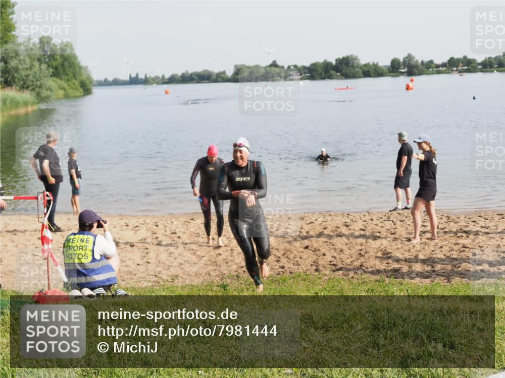 21.06.2025 - 27. Vierlanden-Triathlon MichiJ http://msf.ph/oto/7981444 15.06.2026 09:03:09 Schwimmen 219, 248 meine-sportfotos.de