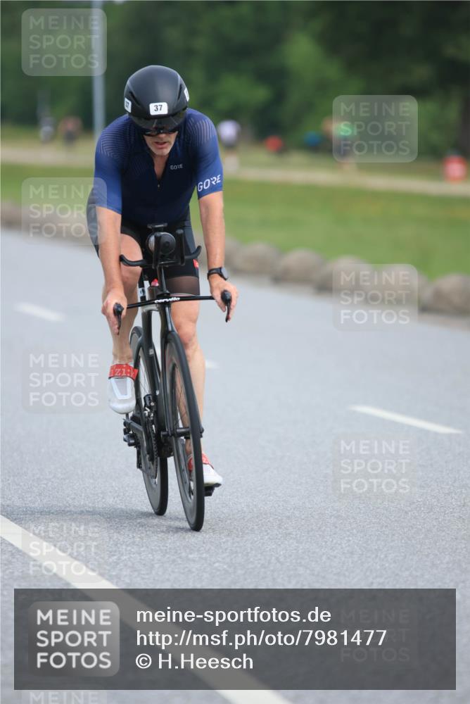 15.06.2025 - 27. Vierlanden-Triathlon H.Heesch http://msf.ph/oto/7981477 15.06.2025 10:47:55 Radfahren 27, 37, 109, 168, 172 meine-sportfotos.de