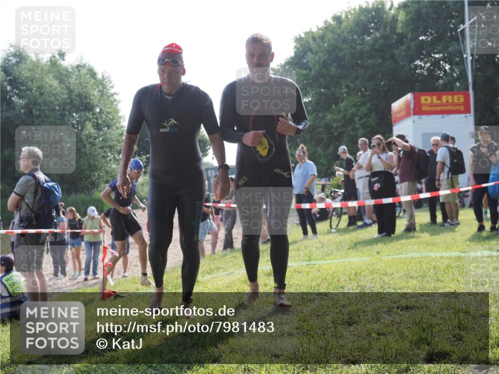 15.06.2025 - 27. Vierlanden-Triathlon KatJ http://msf.ph/oto/7981483 15.06.2025 08:46:08 Schwimmen 134, 142, 152, 194 meine-sportfotos.de