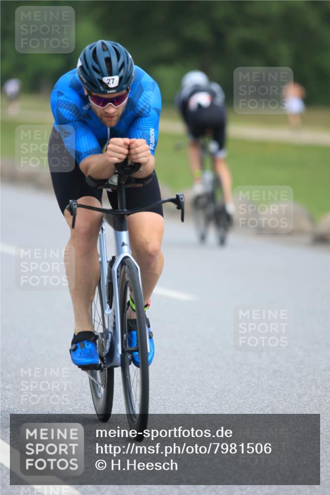15.06.2025 - 27. Vierlanden-Triathlon H.Heesch http://msf.ph/oto/7981506 15.06.2025 10:47:57 Radfahren 27, 37, 109, 142, 172 meine-sportfotos.de