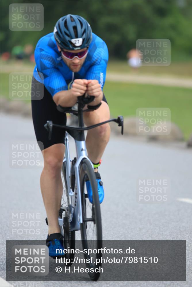 15.06.2025 - 27. Vierlanden-Triathlon H.Heesch http://msf.ph/oto/7981510 15.06.2025 10:47:58 Radfahren 27, 37, 109, 142 meine-sportfotos.de