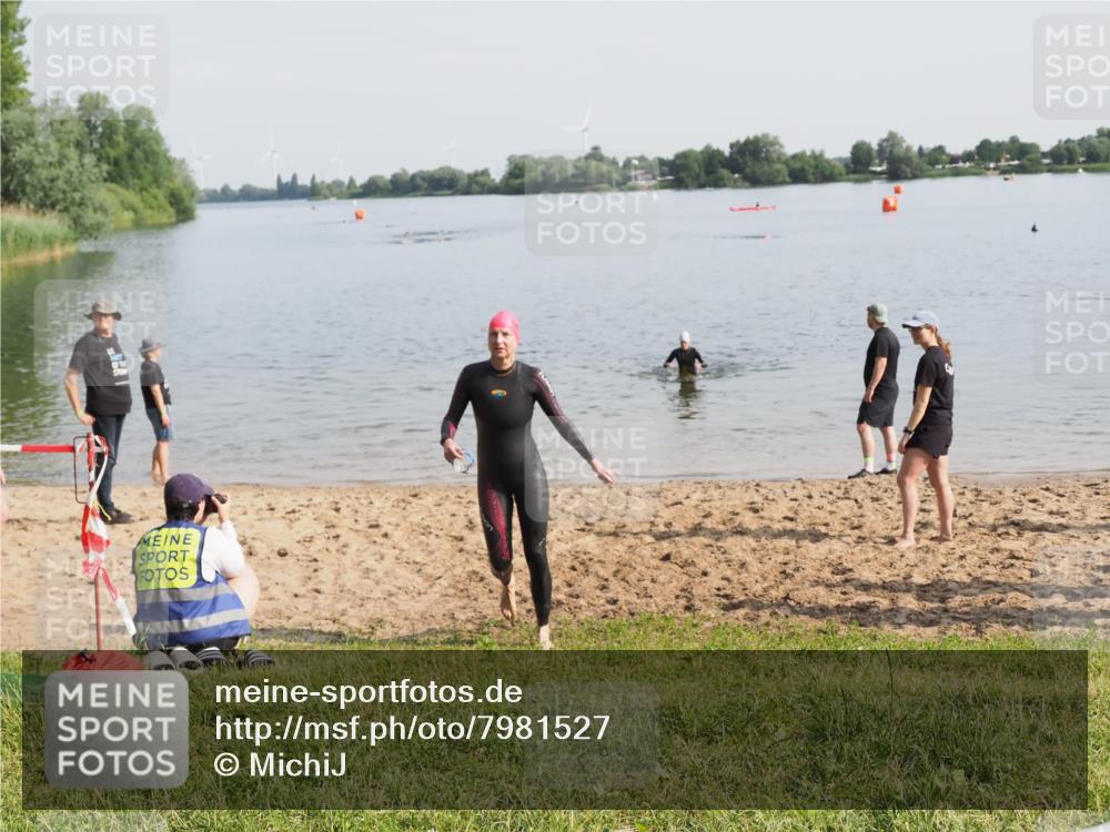 21.06.2025 - 27. Vierlanden-Triathlon MichiJ http://msf.ph/oto/7981527 15.06.2026 09:03:11 Schwimmen 219, 248 meine-sportfotos.de