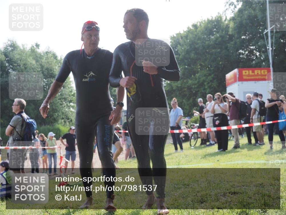 15.06.2025 - 27. Vierlanden-Triathlon KatJ http://msf.ph/oto/7981537 15.06.2025 08:46:09 Schwimmen 134, 142, 152, 194 meine-sportfotos.de
