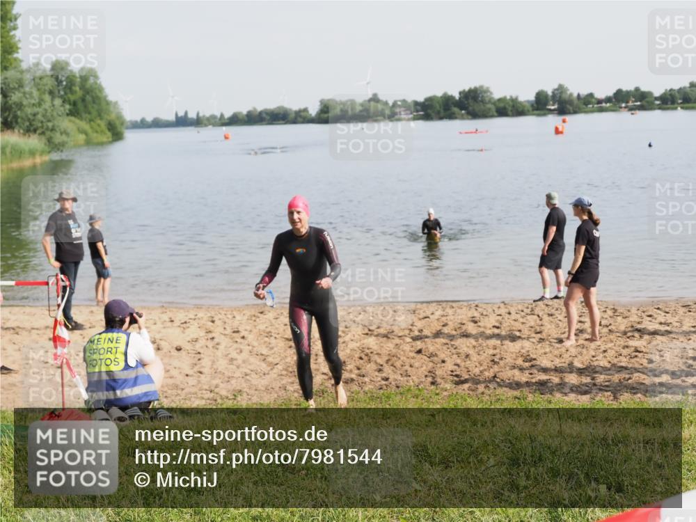 21.06.2025 - 27. Vierlanden-Triathlon MichiJ http://msf.ph/oto/7981544 15.06.2026 09:03:11 Schwimmen 219, 248 meine-sportfotos.de