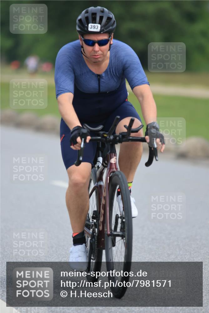 15.06.2025 - 27. Vierlanden-Triathlon H.Heesch http://msf.ph/oto/7981571 15.06.2025 10:48:19 Radfahren 22, 34, 93, 139, 393, 422 meine-sportfotos.de