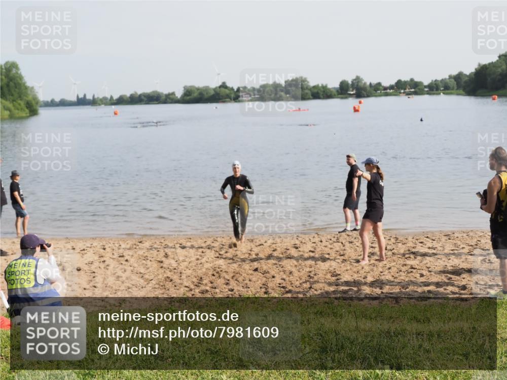 21.06.2025 - 27. Vierlanden-Triathlon MichiJ http://msf.ph/oto/7981609 15.06.2026 09:03:19 Schwimmen 220, 248 meine-sportfotos.de