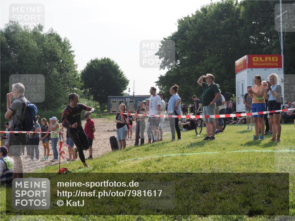 15.06.2025 - 27. Vierlanden-Triathlon KatJ http://msf.ph/oto/7981617 15.06.2025 08:46:44 Schwimmen 161 meine-sportfotos.de