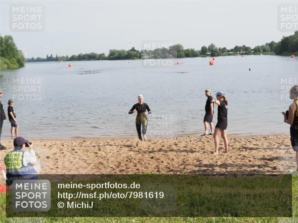 21.06.2025 - 27. Vierlanden-Triathlon MichiJ http://msf.ph/oto/7981619 15.06.2026 09:03:19 Schwimmen 220, 248 meine-sportfotos.de