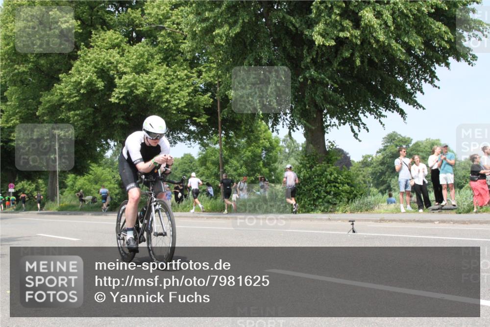 15.06.2025 - 7 Türme Triathlon Yannick Fuchs http://msf.ph/oto/7981625 15.06.2025 13:29:53 Radfahren  meine-sportfotos.de
