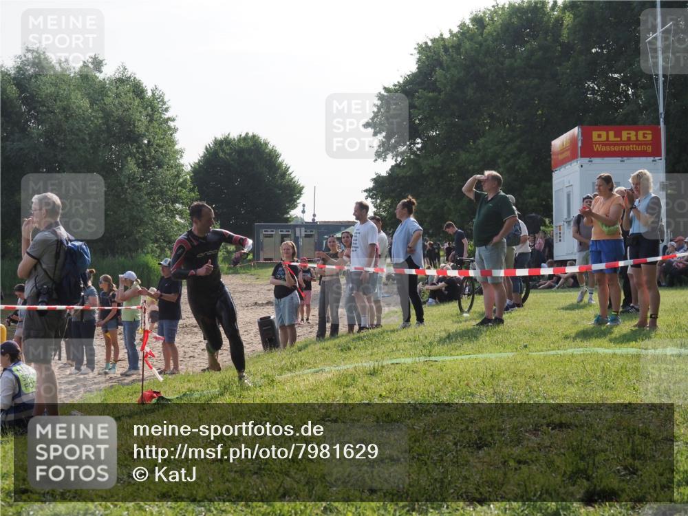 15.06.2025 - 27. Vierlanden-Triathlon KatJ http://msf.ph/oto/7981629 15.06.2025 08:46:44 Schwimmen 161 meine-sportfotos.de