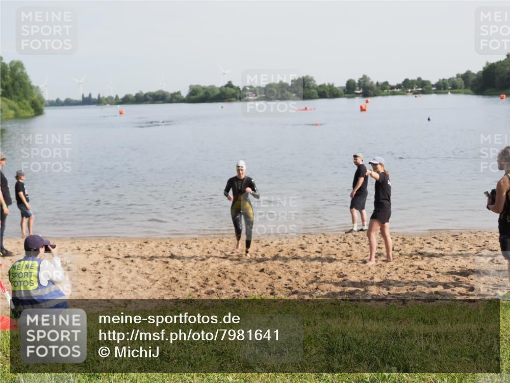 21.06.2025 - 27. Vierlanden-Triathlon MichiJ http://msf.ph/oto/7981641 15.06.2026 09:03:20 Schwimmen 220 meine-sportfotos.de