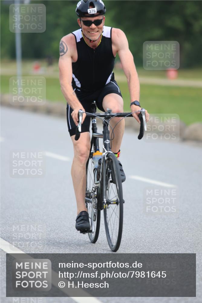 15.06.2025 - 27. Vierlanden-Triathlon H.Heesch http://msf.ph/oto/7981645 15.06.2025 10:48:35 Radfahren 167, 376, 512 meine-sportfotos.de