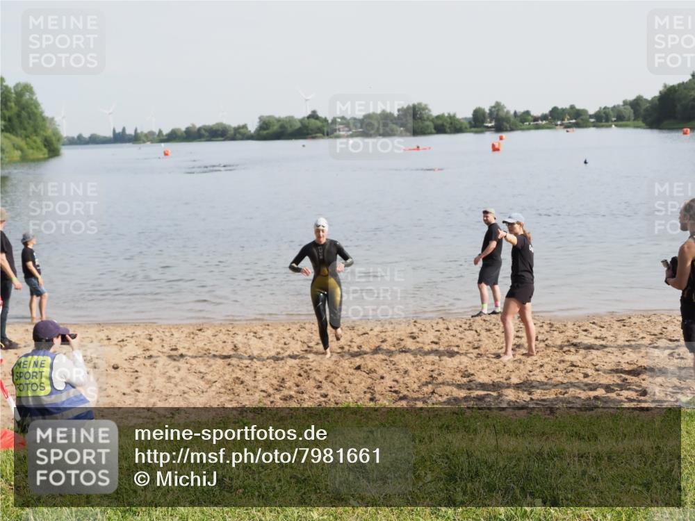 21.06.2025 - 27. Vierlanden-Triathlon MichiJ http://msf.ph/oto/7981661 15.06.2026 09:03:20 Schwimmen 220 meine-sportfotos.de