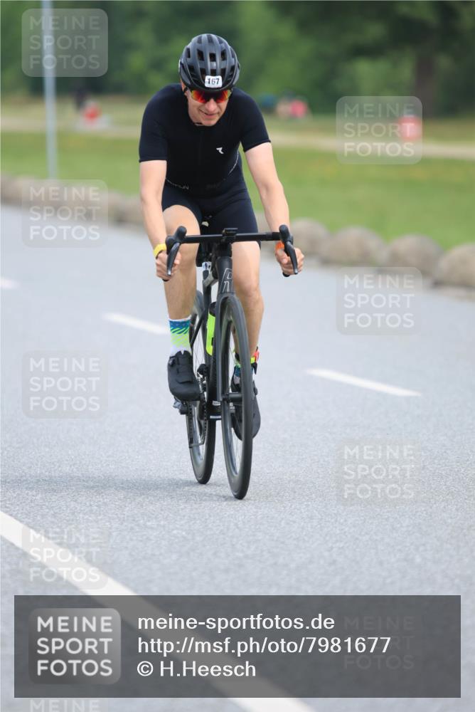 15.06.2025 - 27. Vierlanden-Triathlon H.Heesch http://msf.ph/oto/7981677 15.06.2025 10:48:39 Radfahren 167, 376 meine-sportfotos.de