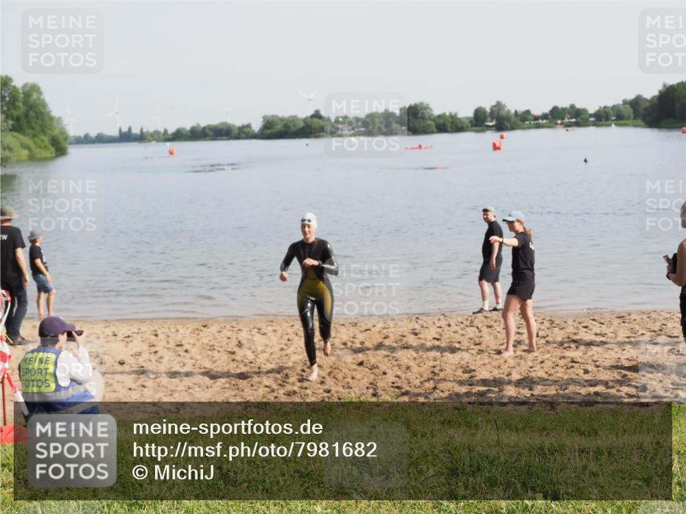 21.06.2025 - 27. Vierlanden-Triathlon MichiJ http://msf.ph/oto/7981682 15.06.2026 09:03:20 Schwimmen 220 meine-sportfotos.de