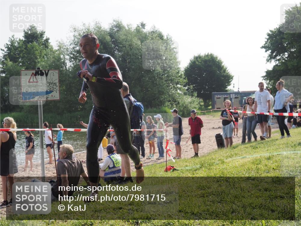 15.06.2025 - 27. Vierlanden-Triathlon KatJ http://msf.ph/oto/7981715 15.06.2025 08:46:46 Schwimmen 161 meine-sportfotos.de