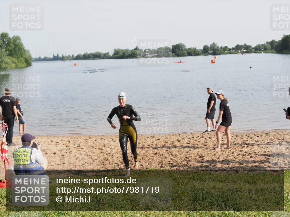 21.06.2025 - 27. Vierlanden-Triathlon MichiJ http://msf.ph/oto/7981719 15.06.2026 09:03:21 Schwimmen 220 meine-sportfotos.de