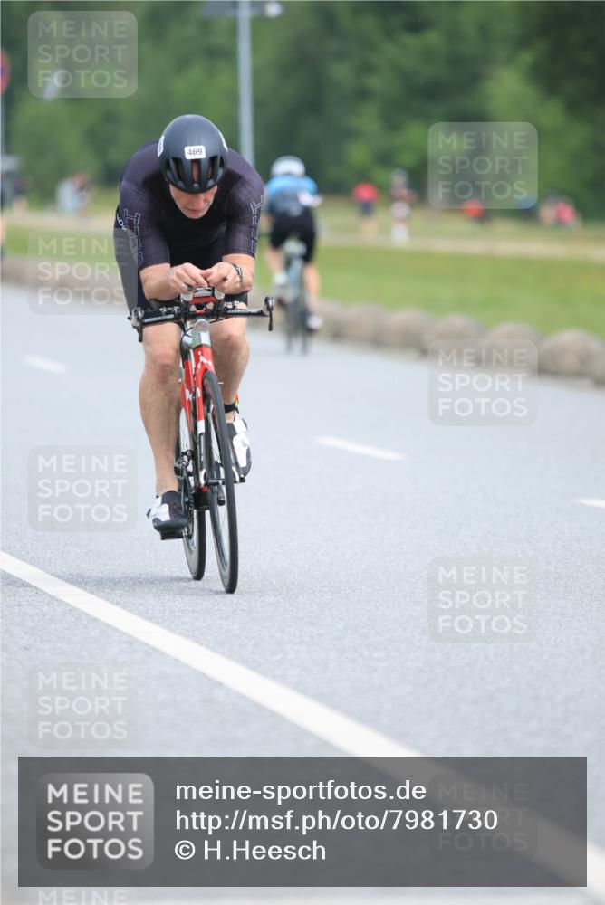 15.06.2025 - 27. Vierlanden-Triathlon H.Heesch http://msf.ph/oto/7981730 15.06.2025 10:49:02 Radfahren 115, 378, 440, 469 meine-sportfotos.de