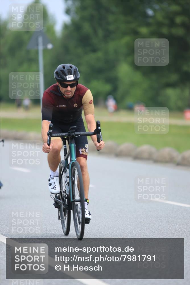 15.06.2025 - 27. Vierlanden-Triathlon H.Heesch http://msf.ph/oto/7981791 15.06.2025 10:49:39 Radfahren 4, 367, 407, 613 meine-sportfotos.de