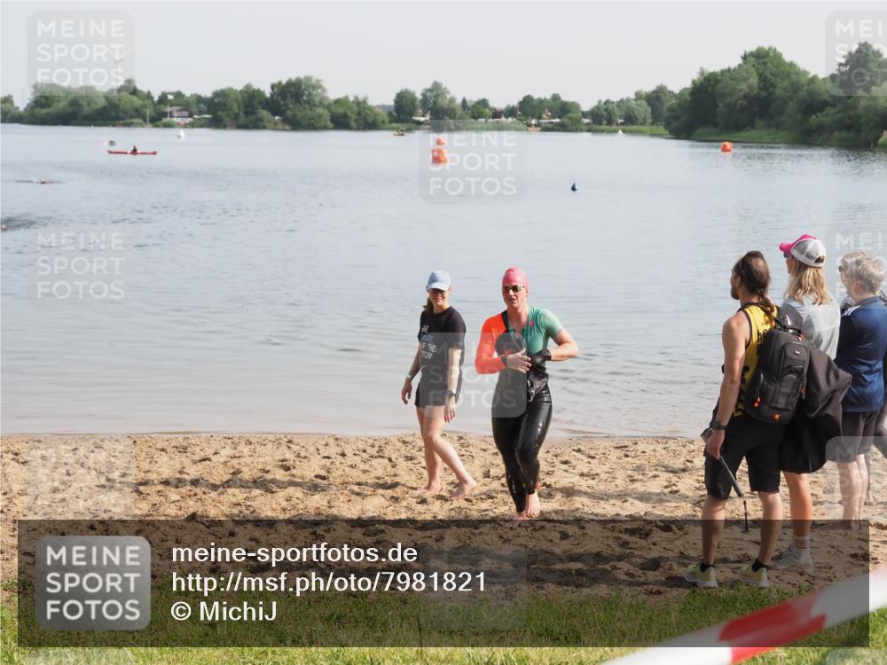 21.06.2025 - 27. Vierlanden-Triathlon MichiJ http://msf.ph/oto/7981821 15.06.2026 09:04:39 Schwimmen 247 meine-sportfotos.de