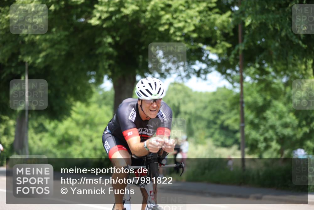 15.06.2025 - 7 Türme Triathlon Yannick Fuchs http://msf.ph/oto/7981822 15.06.2025 12:50:10 Radfahren 301, 371, 679 meine-sportfotos.de