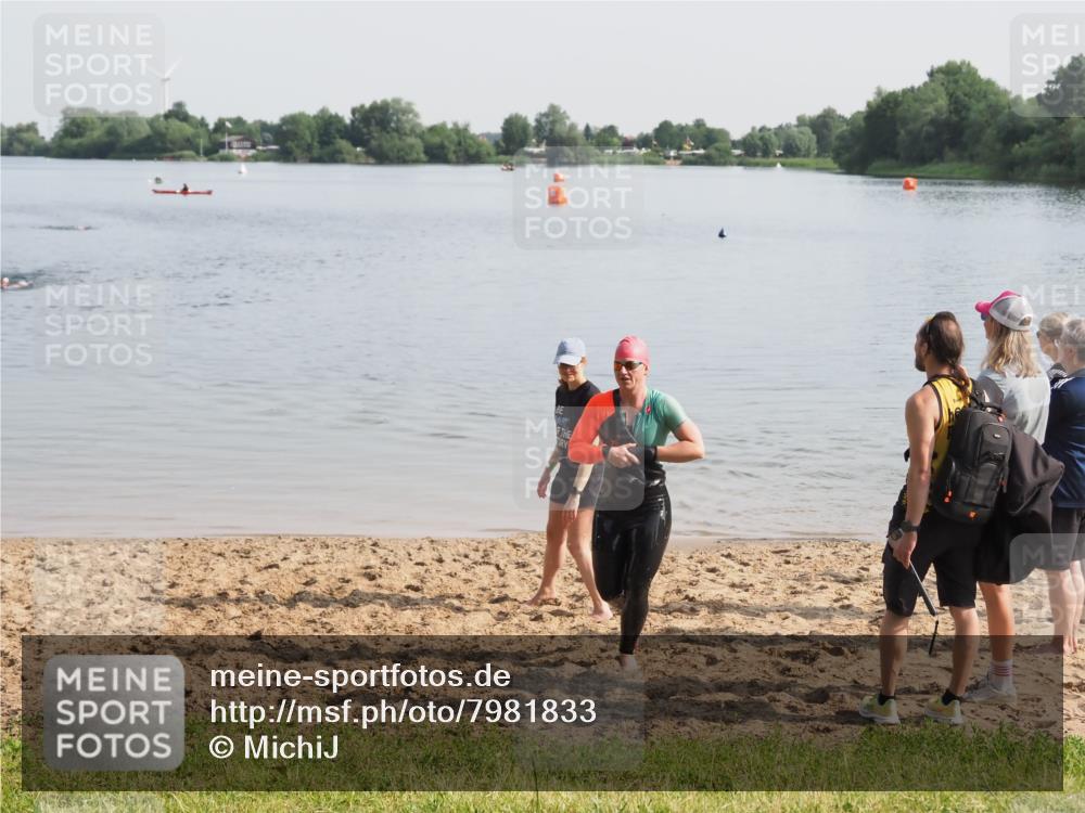 21.06.2025 - 27. Vierlanden-Triathlon MichiJ http://msf.ph/oto/7981833 15.06.2026 09:04:40 Schwimmen 247 meine-sportfotos.de