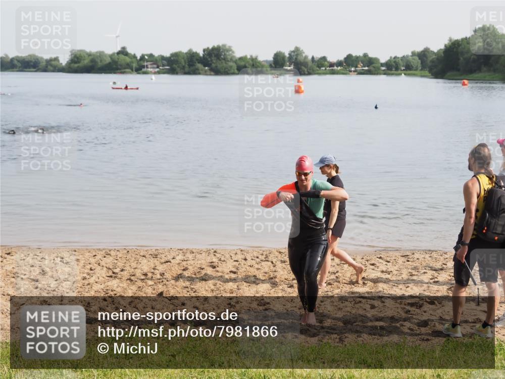 21.06.2025 - 27. Vierlanden-Triathlon MichiJ http://msf.ph/oto/7981866 15.06.2026 09:04:40 Schwimmen 247 meine-sportfotos.de