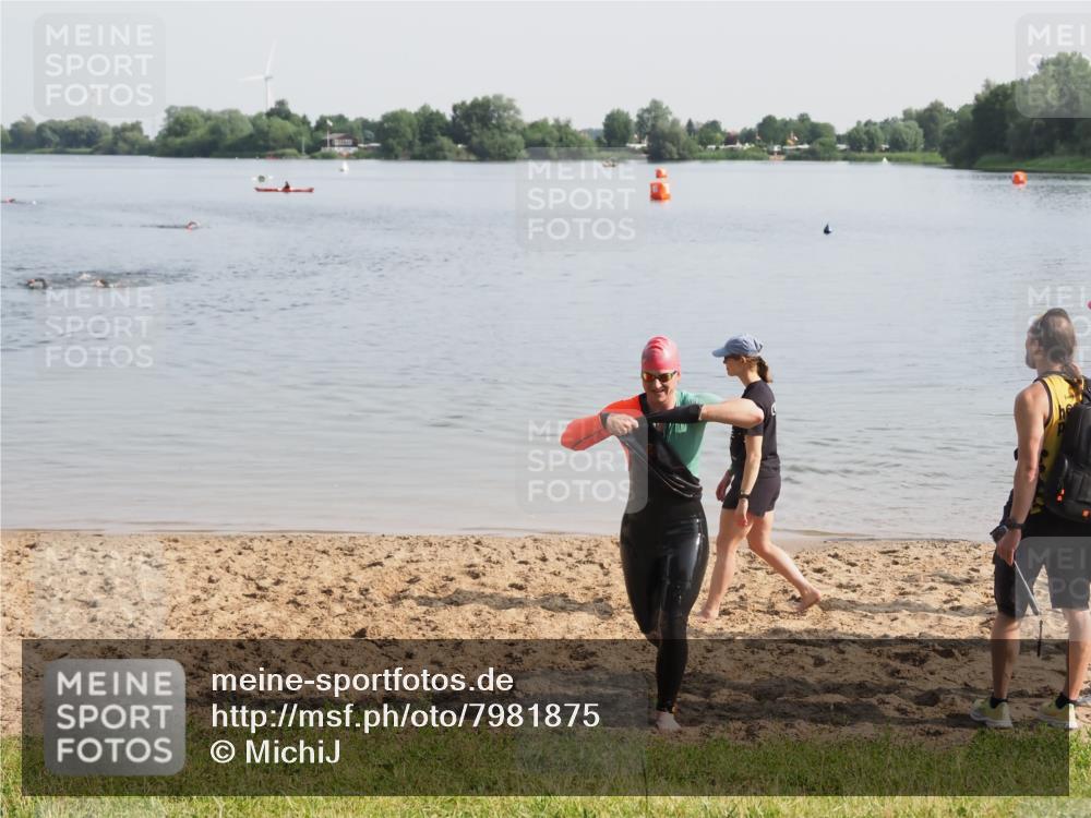 21.06.2025 - 27. Vierlanden-Triathlon MichiJ http://msf.ph/oto/7981875 15.06.2026 09:04:40 Schwimmen 247 meine-sportfotos.de