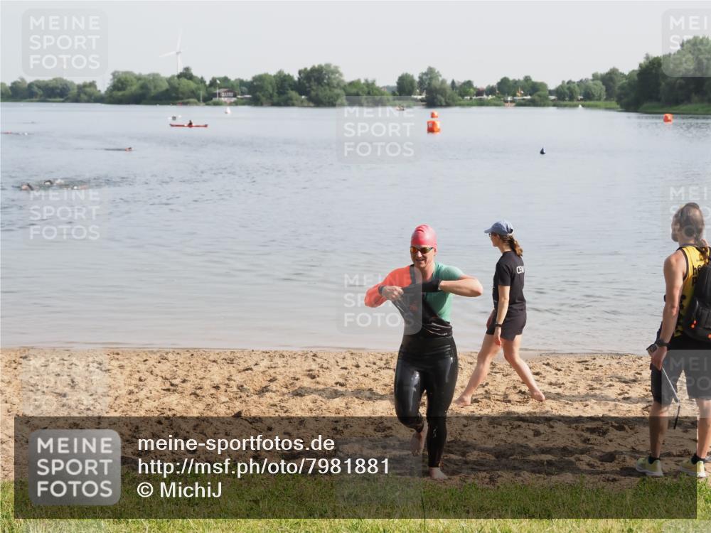 21.06.2025 - 27. Vierlanden-Triathlon MichiJ http://msf.ph/oto/7981881 15.06.2026 09:04:40 Schwimmen 247 meine-sportfotos.de