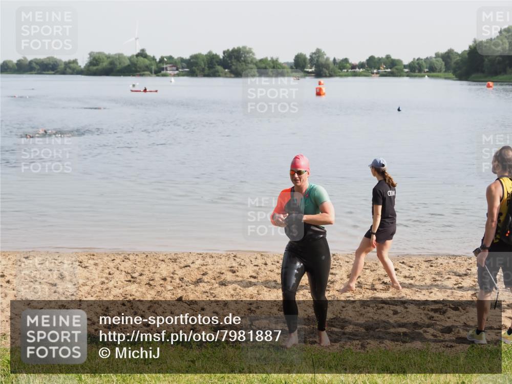 21.06.2025 - 27. Vierlanden-Triathlon MichiJ http://msf.ph/oto/7981887 15.06.2026 09:04:41 Schwimmen 247 meine-sportfotos.de