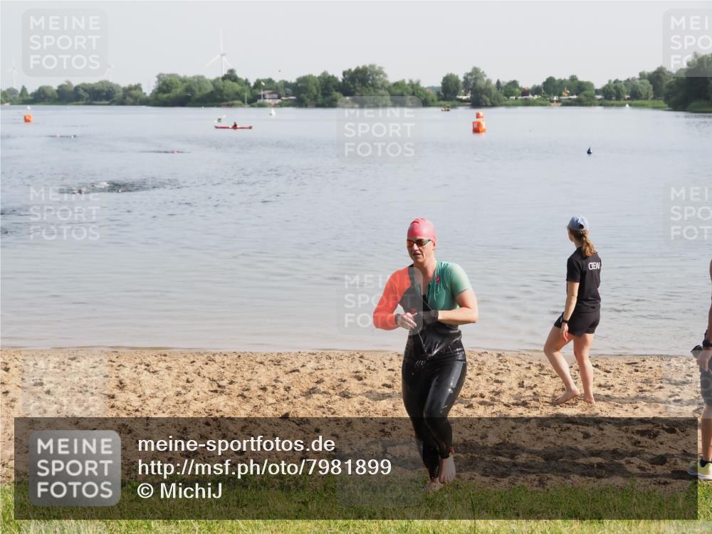 21.06.2025 - 27. Vierlanden-Triathlon MichiJ http://msf.ph/oto/7981899 15.06.2026 09:04:41 Schwimmen 247 meine-sportfotos.de