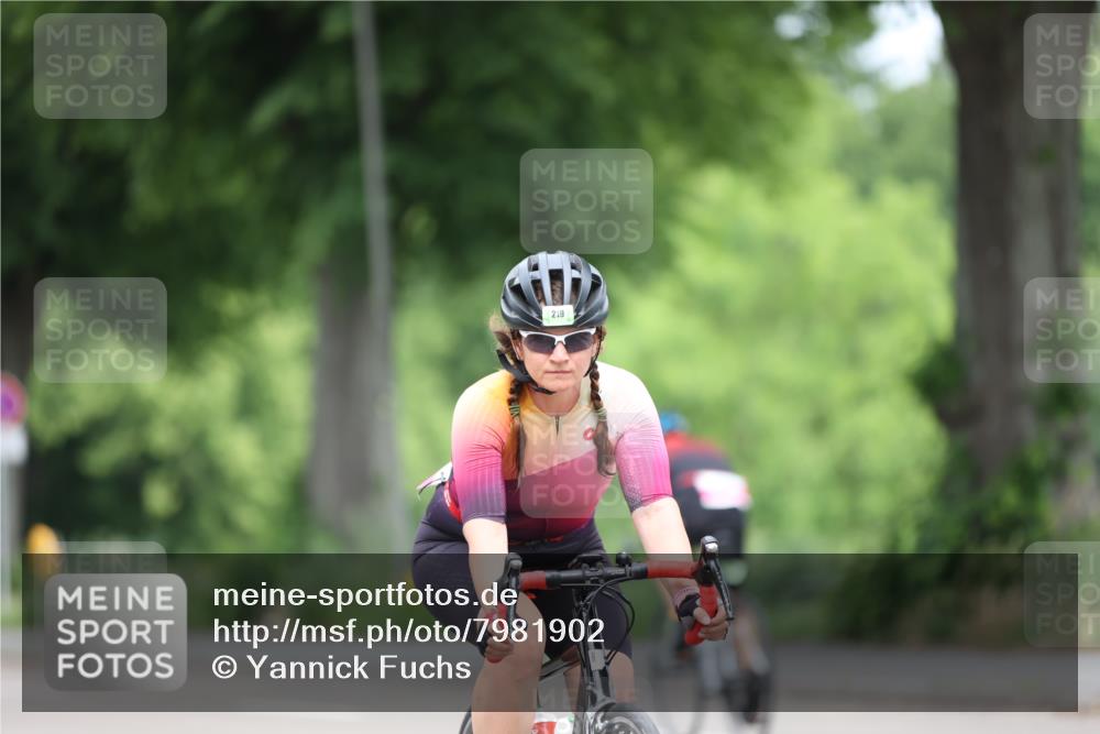 15.06.2025 - 7 Türme Triathlon Yannick Fuchs http://msf.ph/oto/7981902 15.06.2025 11:26:32 Radfahren 213, 223 meine-sportfotos.de