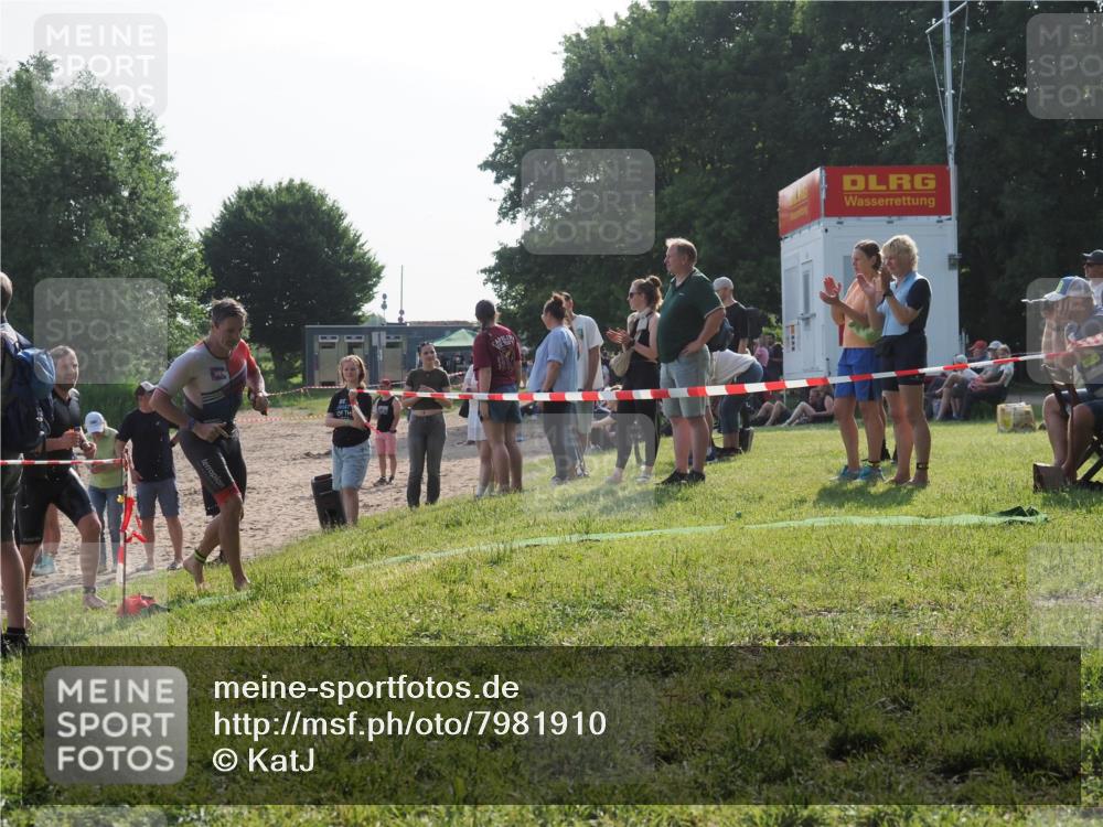 15.06.2025 - 27. Vierlanden-Triathlon KatJ http://msf.ph/oto/7981910 15.06.2025 08:47:58 Schwimmen 34, 193 meine-sportfotos.de