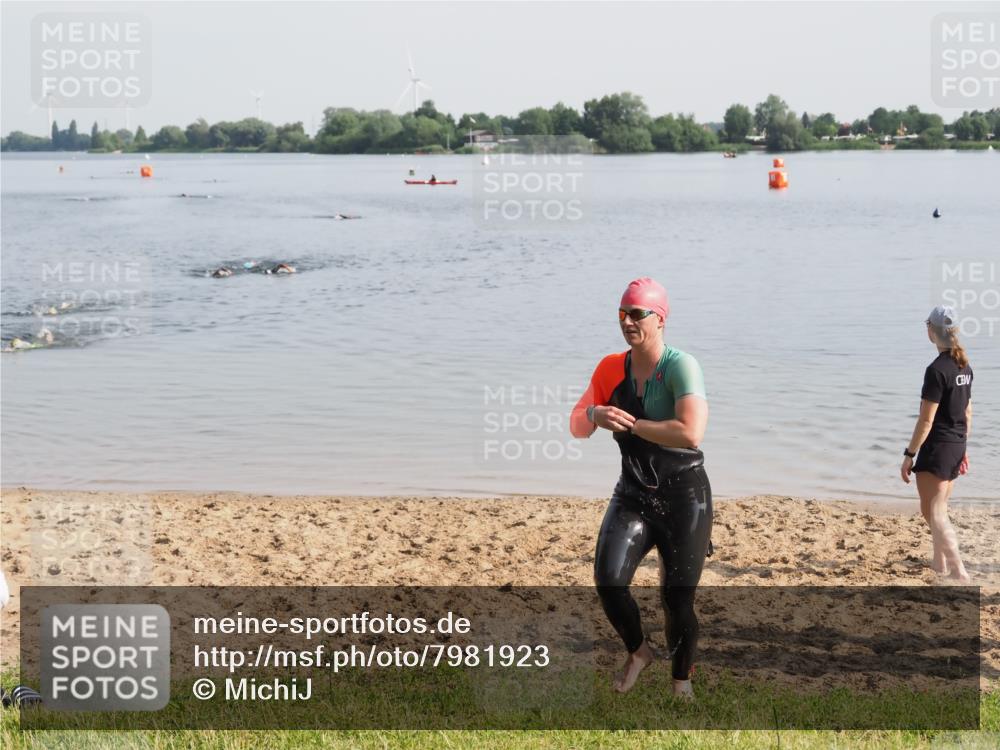 21.06.2025 - 27. Vierlanden-Triathlon MichiJ http://msf.ph/oto/7981923 15.06.2026 09:04:41 Schwimmen 247 meine-sportfotos.de