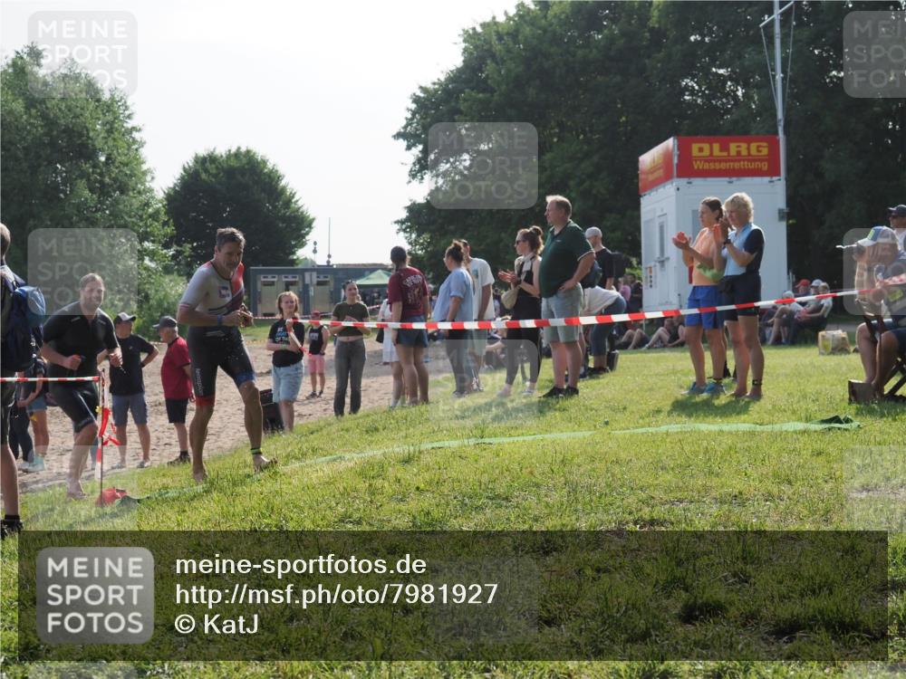15.06.2025 - 27. Vierlanden-Triathlon KatJ http://msf.ph/oto/7981927 15.06.2025 08:47:58 Schwimmen 34, 193 meine-sportfotos.de