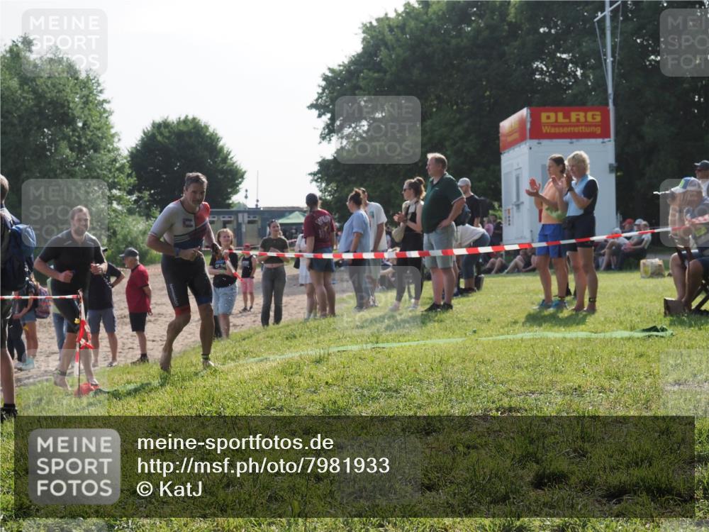 15.06.2025 - 27. Vierlanden-Triathlon KatJ http://msf.ph/oto/7981933 15.06.2025 08:47:59 Schwimmen 34, 193 meine-sportfotos.de